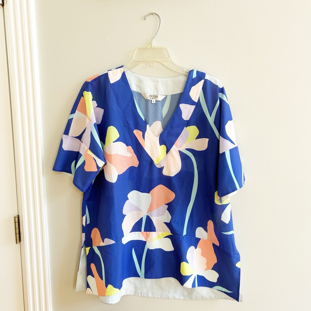 Crosby by Mollie Burch Judy Tunic Top Size Medium Blue Floral Print